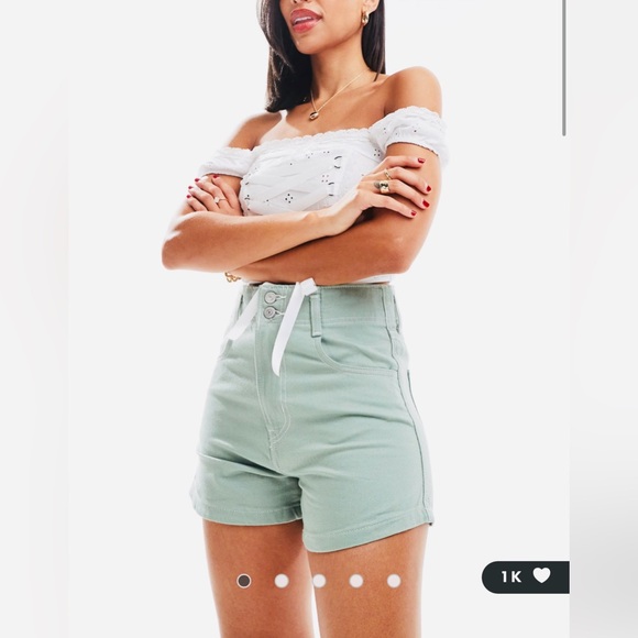 Levi's Pants - 🌻 𝐋𝐞𝐯𝐢'𝐬 𝐇𝐢𝐠𝐡 𝐖𝐚𝐢𝐬𝐭 𝐌𝐨𝐦 𝐒𝐡𝐨𝐫𝐭𝐬